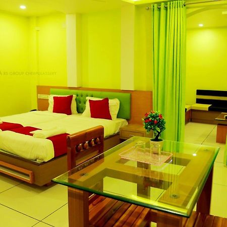 Отель Royal Plaza Residency Cheruppulasseri Экстерьер фото