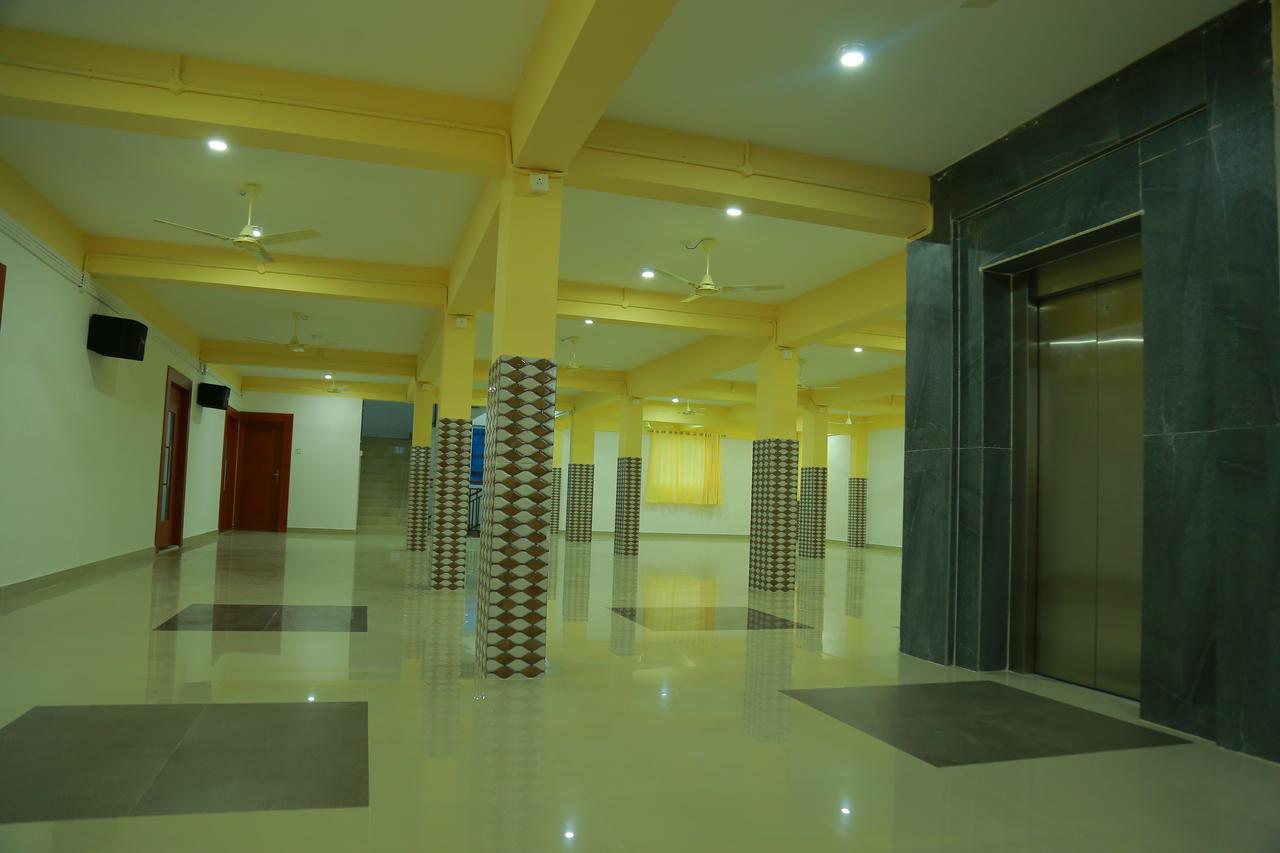 Отель Royal Plaza Residency Cheruppulasseri Экстерьер фото