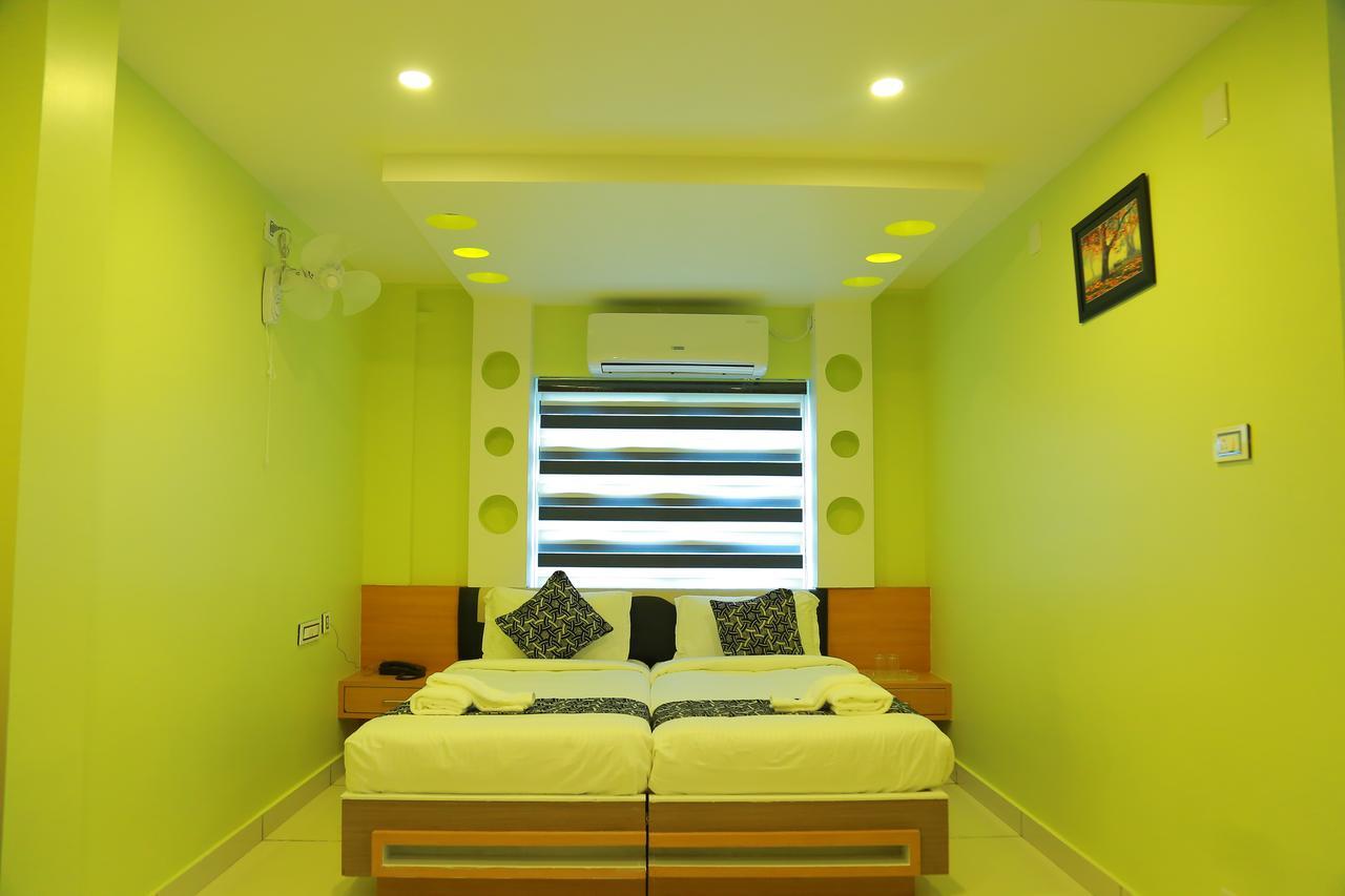 Отель Royal Plaza Residency Cheruppulasseri Экстерьер фото