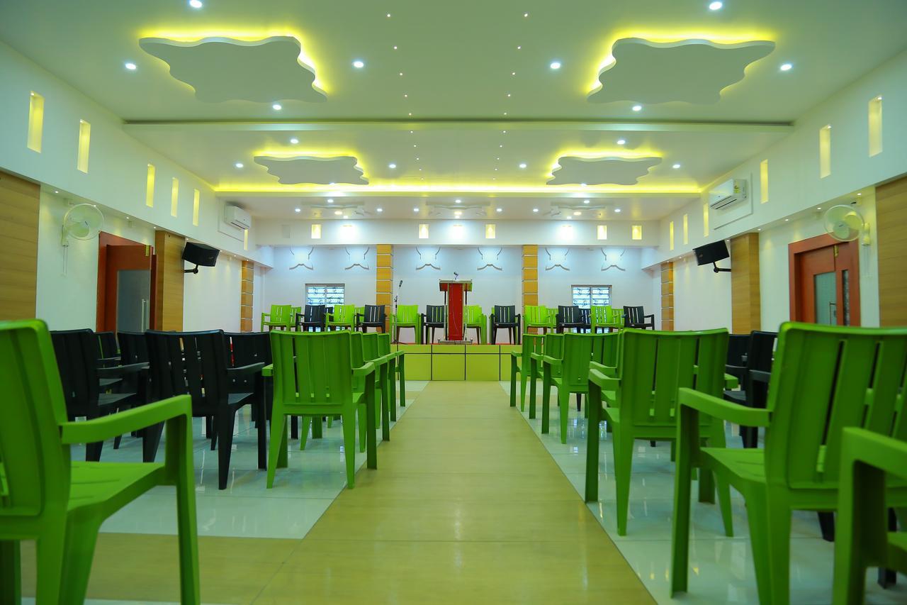Отель Royal Plaza Residency Cheruppulasseri Экстерьер фото