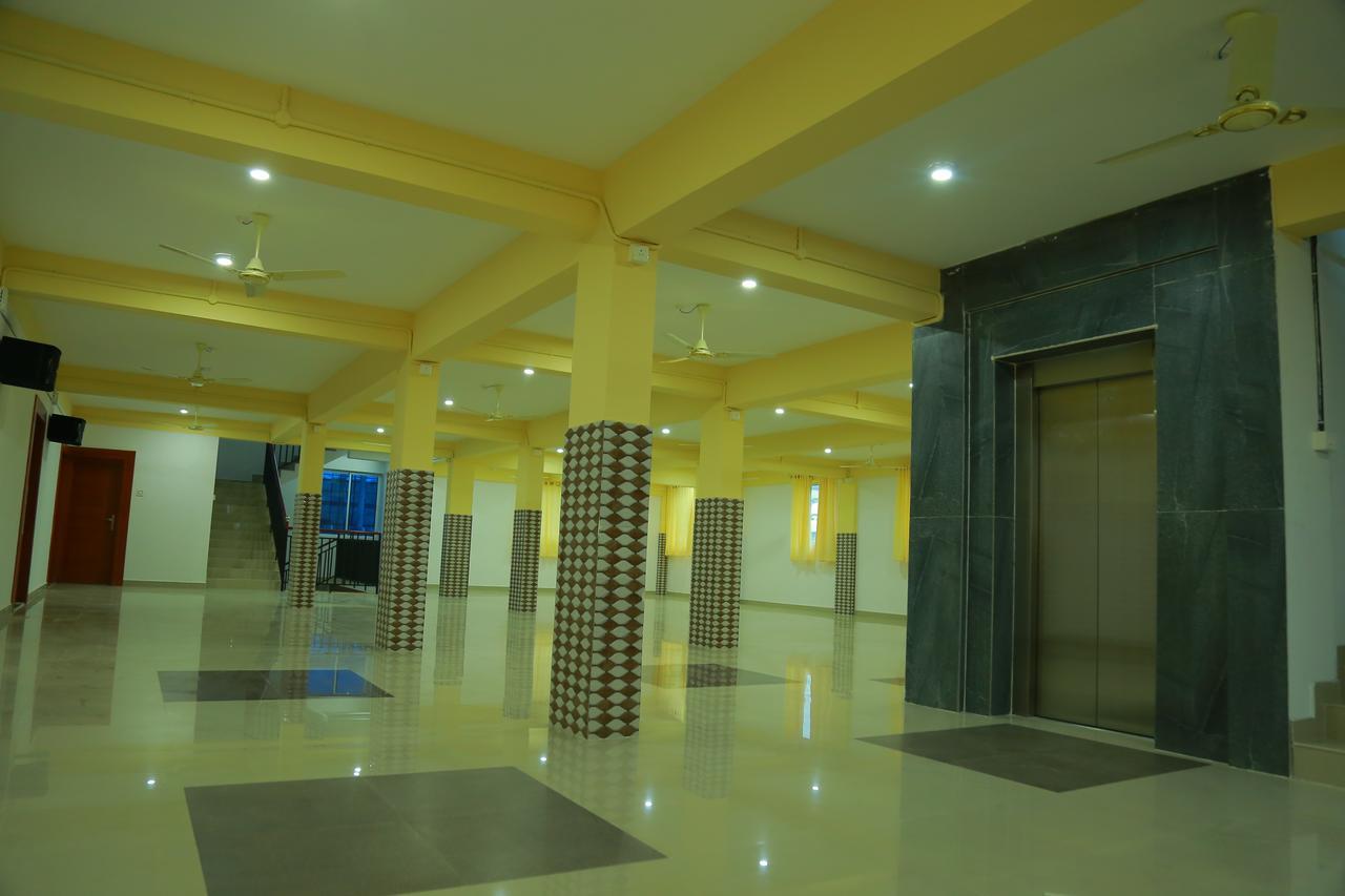 Отель Royal Plaza Residency Cheruppulasseri Экстерьер фото