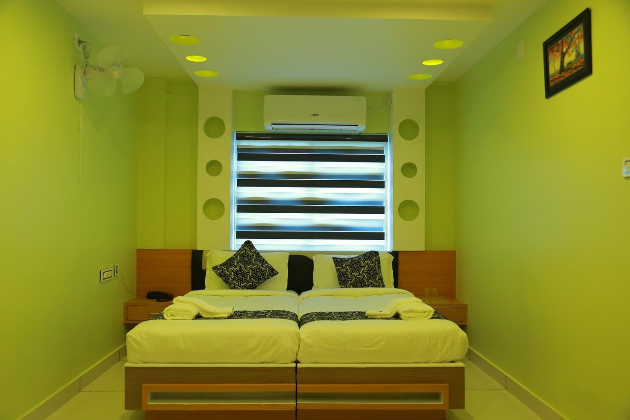 Отель Royal Plaza Residency Cheruppulasseri Экстерьер фото