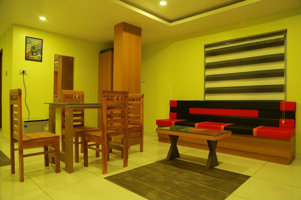Отель Royal Plaza Residency Cheruppulasseri Экстерьер фото